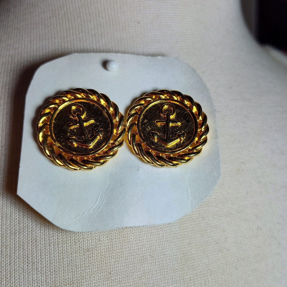 Gold Anchor Button Earrings NWOT Hi